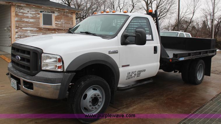 image for item H1321 2005 Ford F450 Super Duty XL flatbed truck