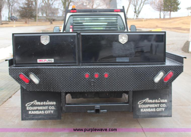 image for item H1321 2005 Ford F450 Super Duty XL flatbed truck