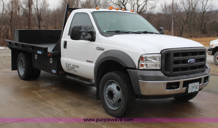 image for item H1321 2005 Ford F450 Super Duty XL flatbed truck
