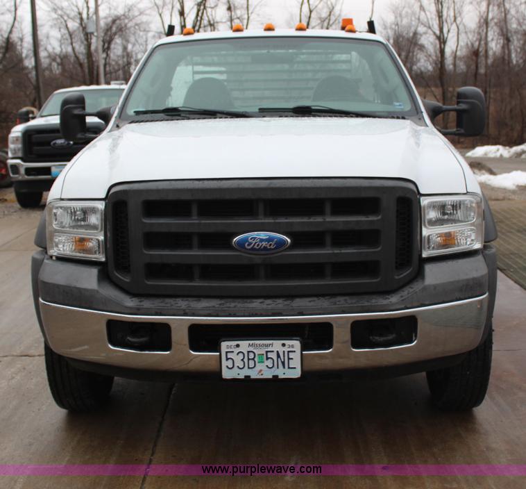 image for item H1321 2005 Ford F450 Super Duty XL flatbed truck