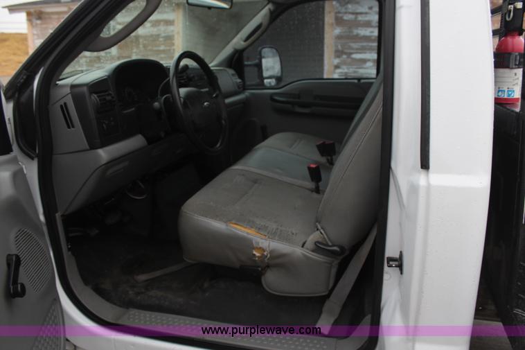 image for item H1321 2005 Ford F450 Super Duty XL flatbed truck