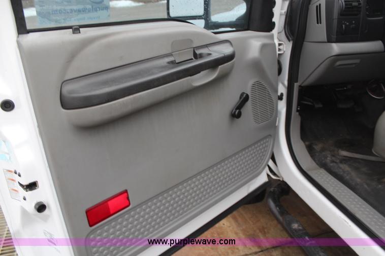 image for item H1321 2005 Ford F450 Super Duty XL flatbed truck