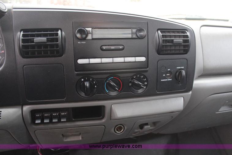 image for item H1321 2005 Ford F450 Super Duty XL flatbed truck