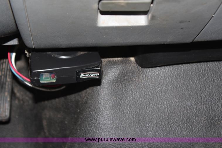 image for item H1321 2005 Ford F450 Super Duty XL flatbed truck