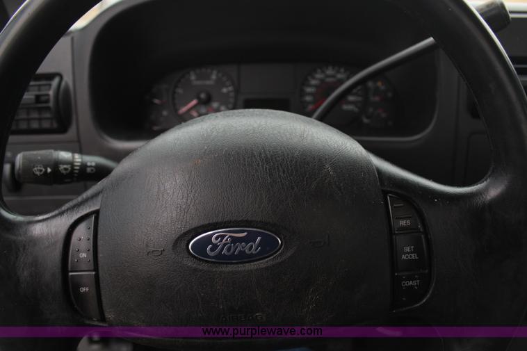 image for item H1321 2005 Ford F450 Super Duty XL flatbed truck