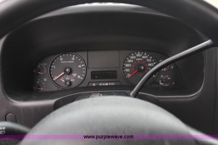 image for item H1321 2005 Ford F450 Super Duty XL flatbed truck