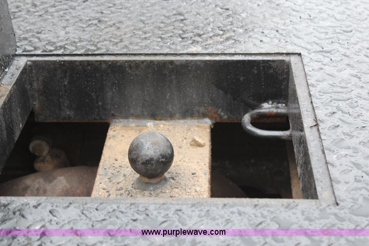 image for item H1321 2005 Ford F450 Super Duty XL flatbed truck