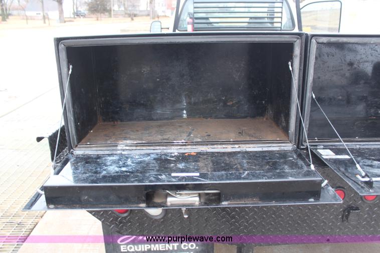 image for item H1321 2005 Ford F450 Super Duty XL flatbed truck
