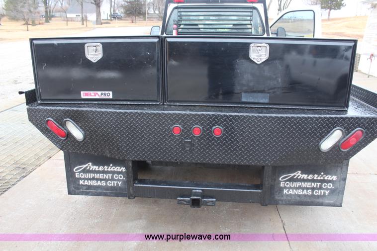 image for item H1321 2005 Ford F450 Super Duty XL flatbed truck