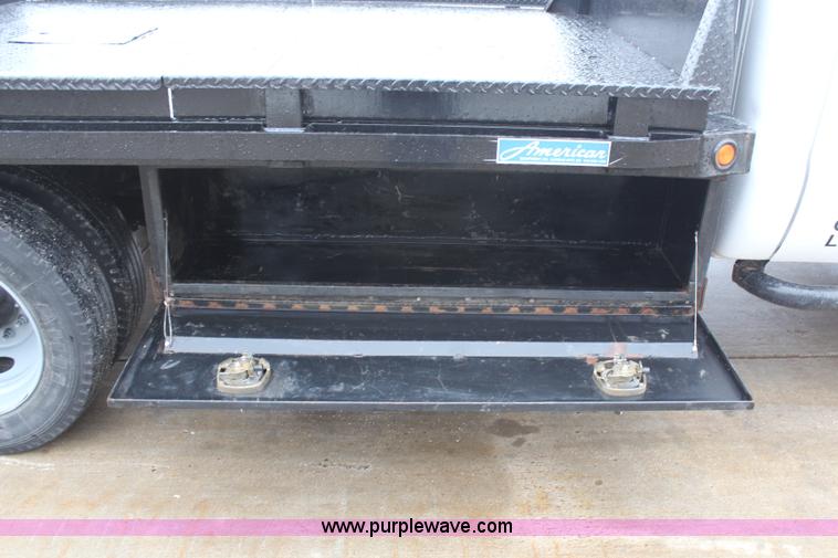 image for item H1321 2005 Ford F450 Super Duty XL flatbed truck