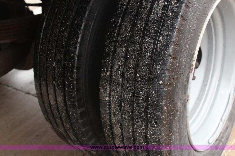 image for item H1321 2005 Ford F450 Super Duty XL flatbed truck