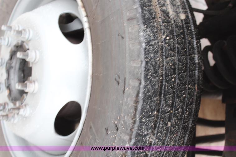 image for item H1321 2005 Ford F450 Super Duty XL flatbed truck