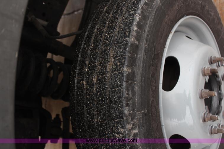 image for item H1321 2005 Ford F450 Super Duty XL flatbed truck