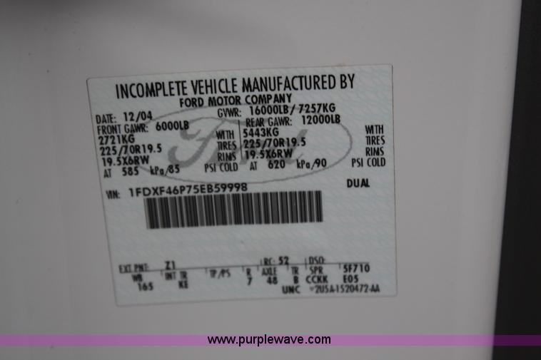 image for item H1321 2005 Ford F450 Super Duty XL flatbed truck