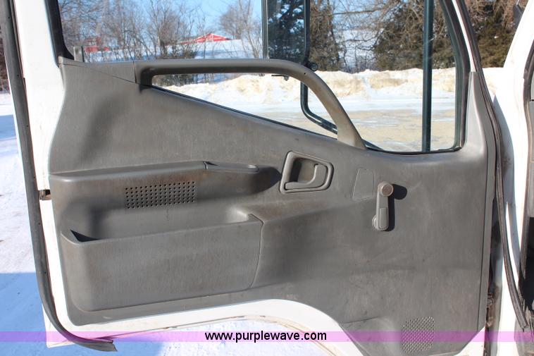 image for item H1329 1998 Mitsubishi FUSO dump truck