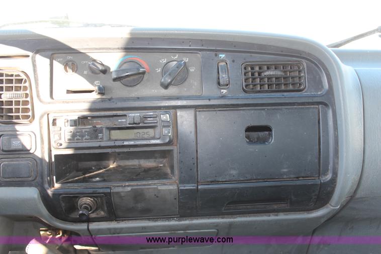 image for item H1329 1998 Mitsubishi FUSO dump truck