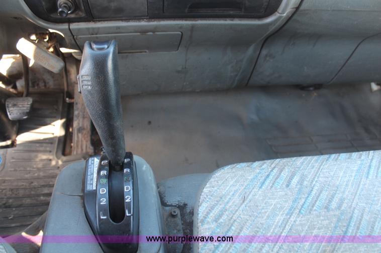 image for item H1329 1998 Mitsubishi FUSO dump truck