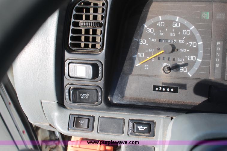 image for item H1329 1998 Mitsubishi FUSO dump truck