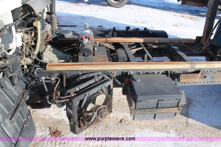 image for item H1329 1998 Mitsubishi FUSO dump truck
