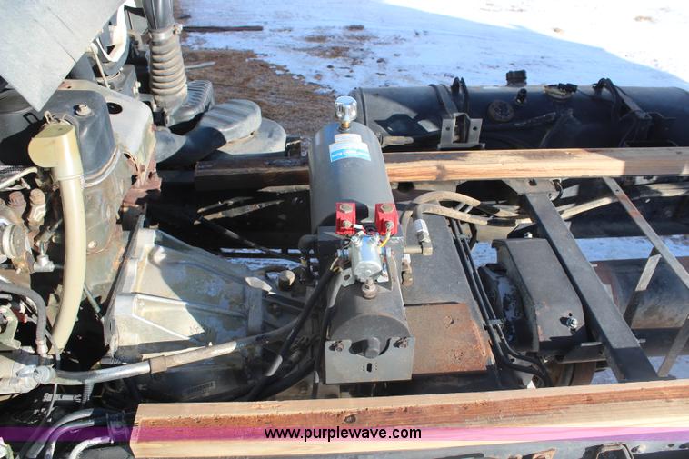 image for item H1329 1998 Mitsubishi FUSO dump truck