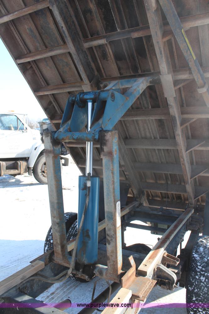 image for item H1329 1998 Mitsubishi FUSO dump truck