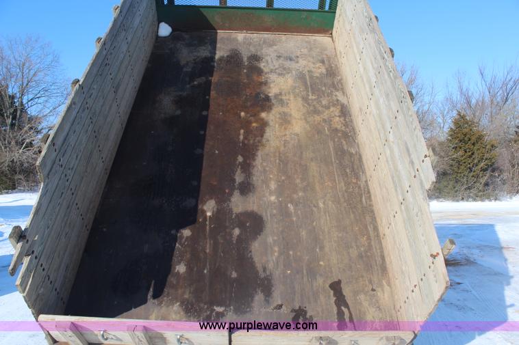 image for item H1329 1998 Mitsubishi FUSO dump truck