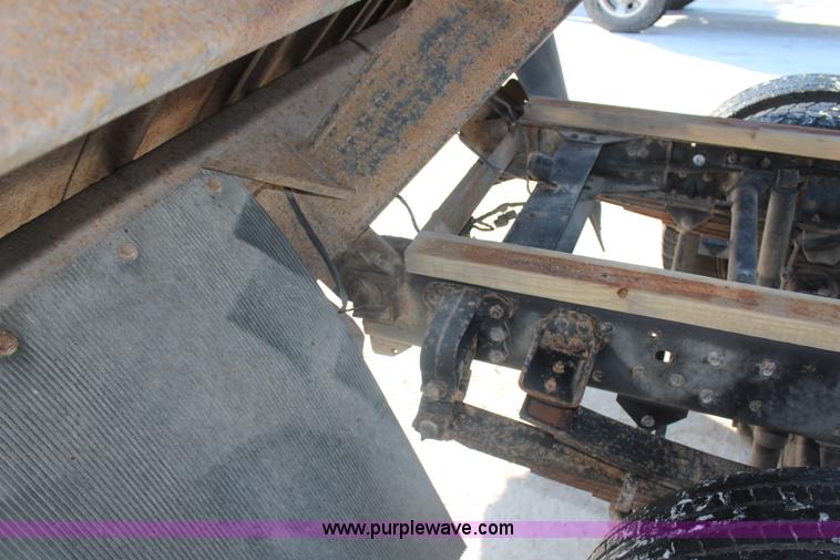 image for item H1329 1998 Mitsubishi FUSO dump truck