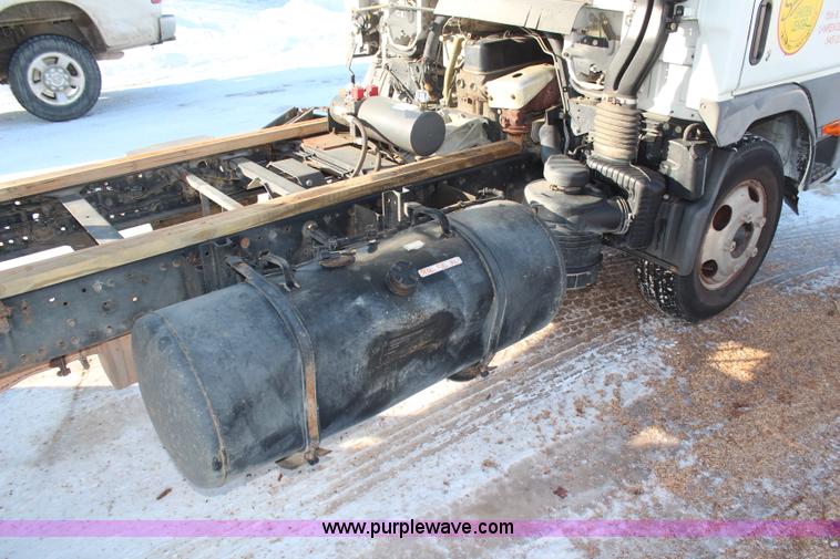 image for item H1329 1998 Mitsubishi FUSO dump truck