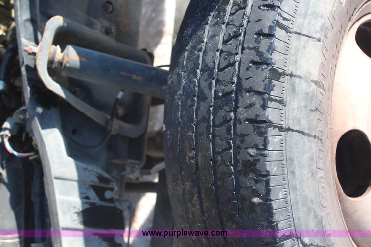 image for item H1329 1998 Mitsubishi FUSO dump truck