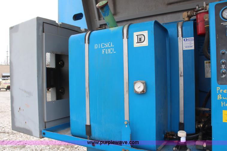 image for item H1382 1997 Genie S60 boom lift