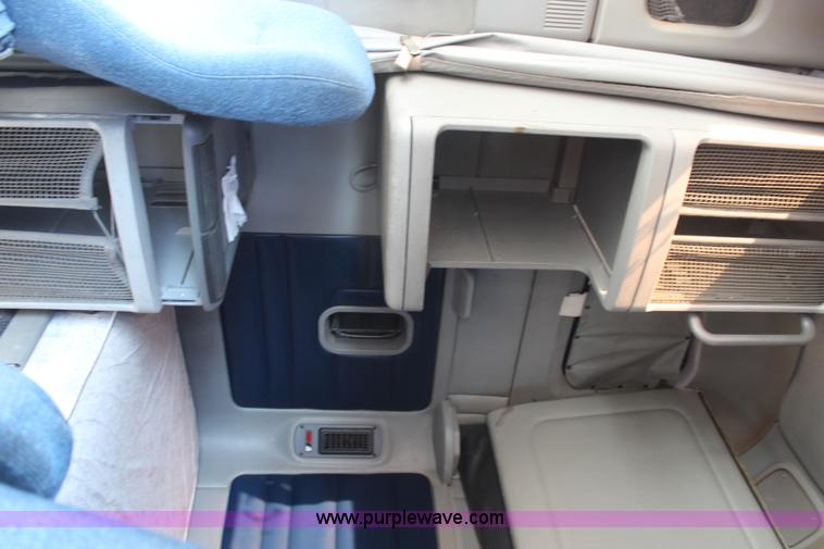 image for item H7797 2001 Freightliner C120 semi truck