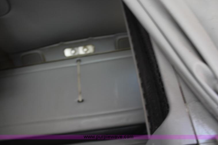 image for item H7797 2001 Freightliner C120 semi truck