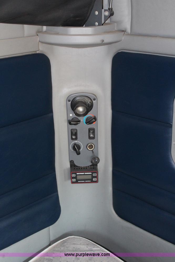 image for item H7797 2001 Freightliner C120 semi truck