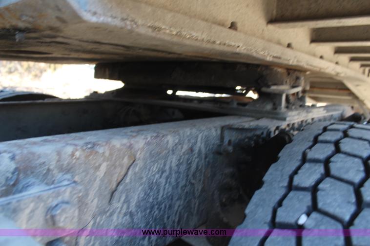 image for item H7797 2001 Freightliner C120 semi truck