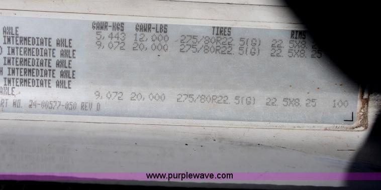 image for item H7797 2001 Freightliner C120 semi truck