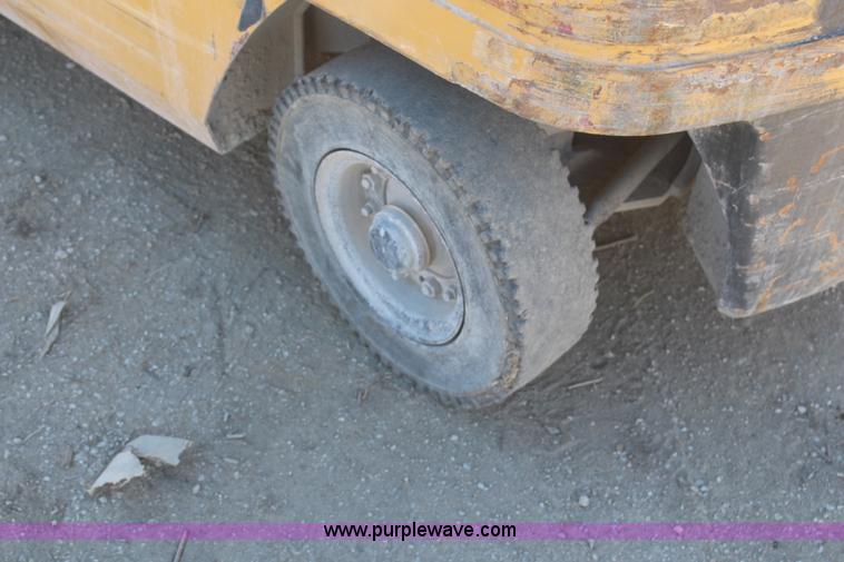 image for item H7800 Caterpillar 50 forklift