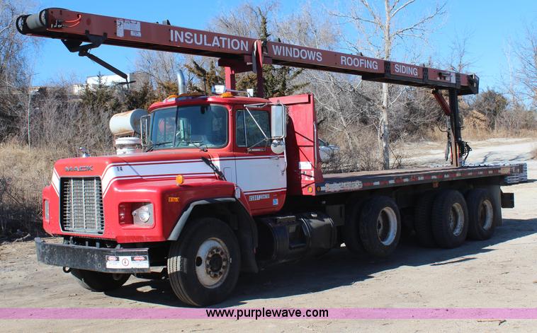 image for item H7802 2001 Mack RB688S conveyor truck