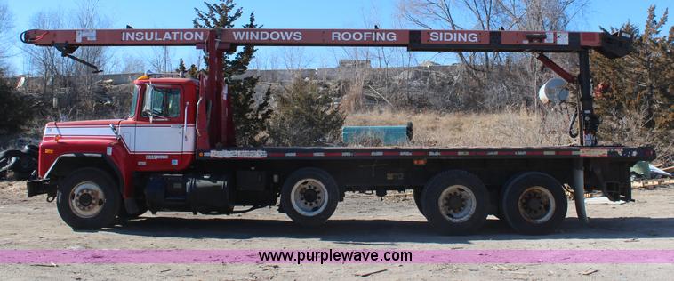 image for item H7802 2001 Mack RB688S conveyor truck