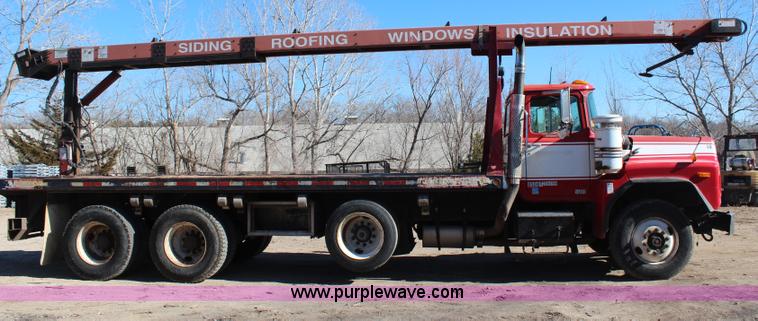 image for item H7802 2001 Mack RB688S conveyor truck