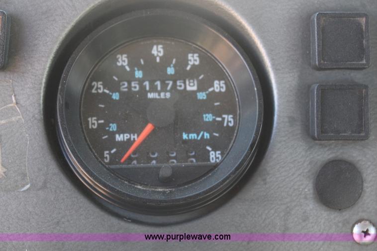 image for item H7802 2001 Mack RB688S conveyor truck