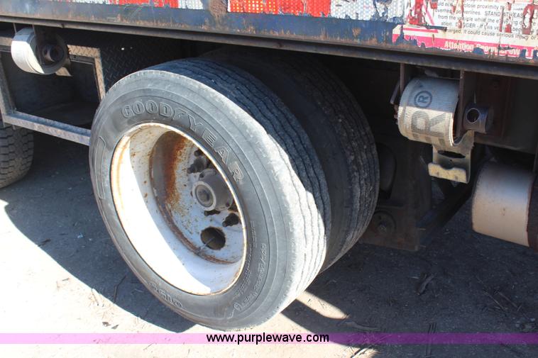 image for item H7802 2001 Mack RB688S conveyor truck