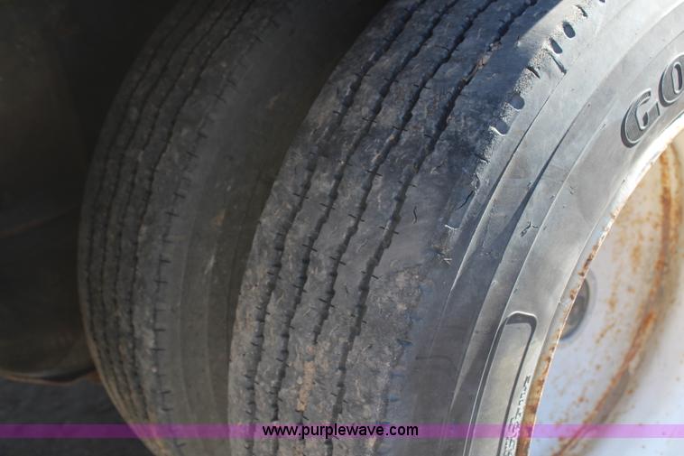 image for item H7802 2001 Mack RB688S conveyor truck