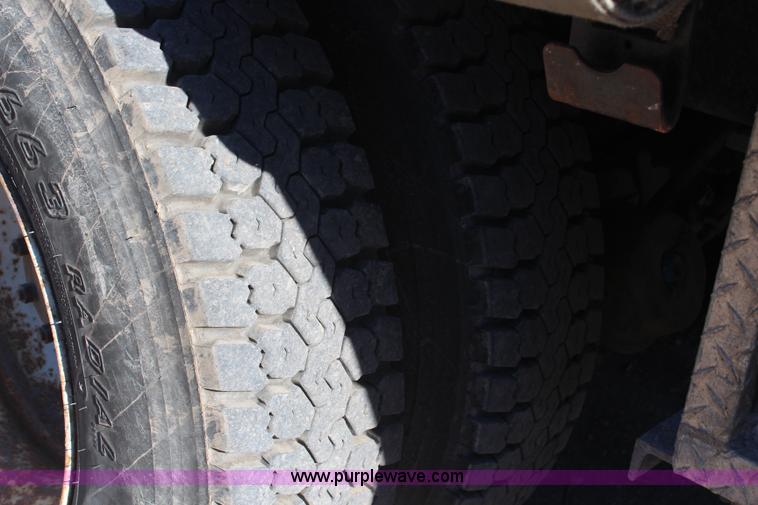 image for item H7802 2001 Mack RB688S conveyor truck