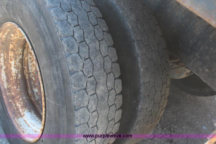 image for item H7802 2001 Mack RB688S conveyor truck