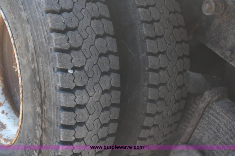 image for item H7802 2001 Mack RB688S conveyor truck