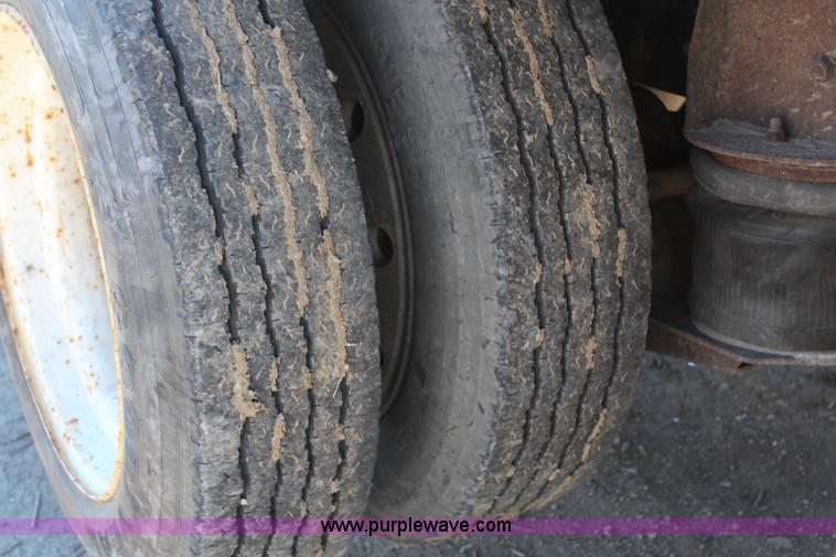 image for item H7802 2001 Mack RB688S conveyor truck