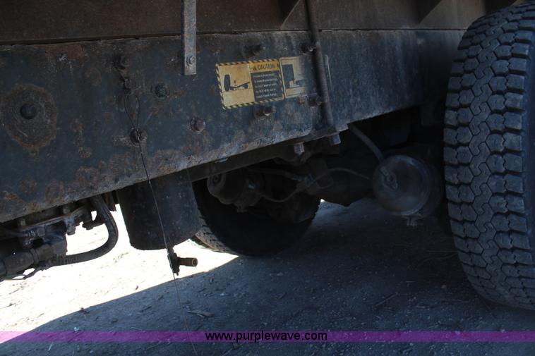 image for item H7802 2001 Mack RB688S conveyor truck