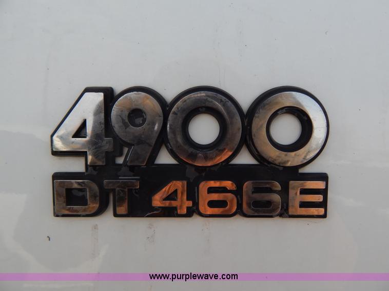 image for item I1204 2000 International 4900 digger derrick truck