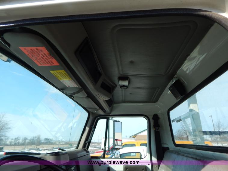 image for item I1204 2000 International 4900 digger derrick truck