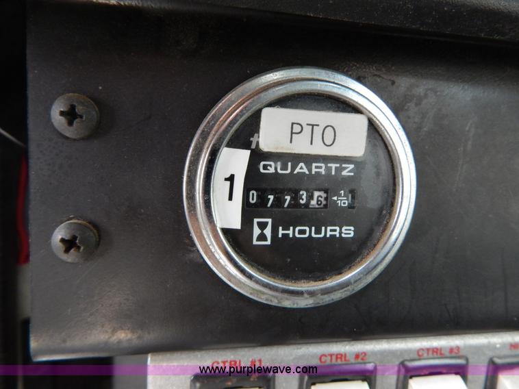 image for item I1204 2000 International 4900 digger derrick truck